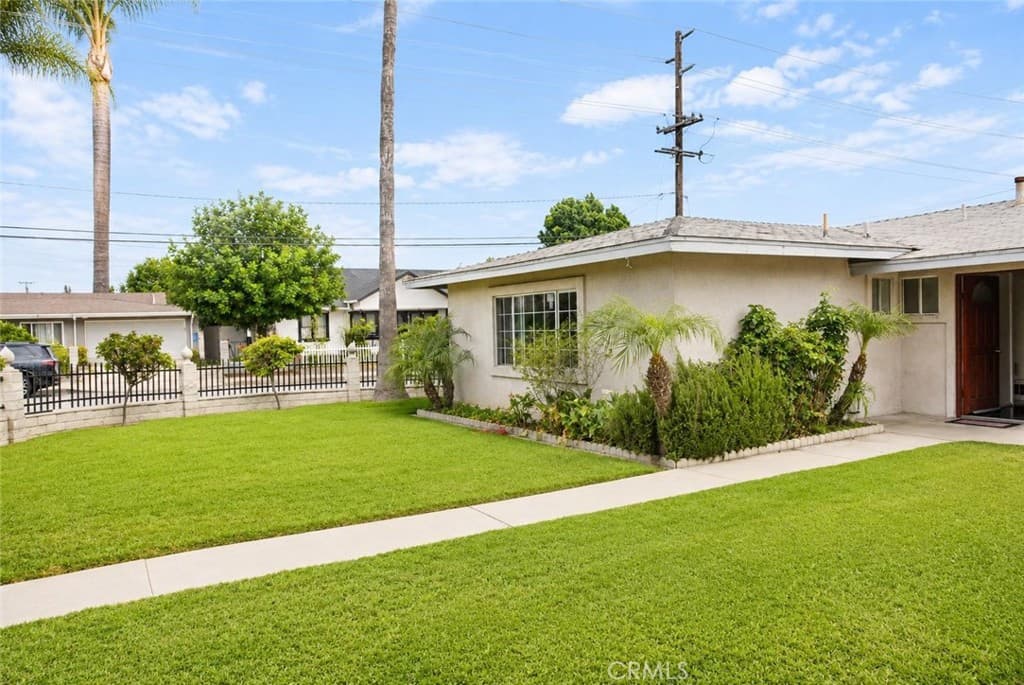 Home at 1134 Hermosa Avenue, Pomona — photo 2 of 12