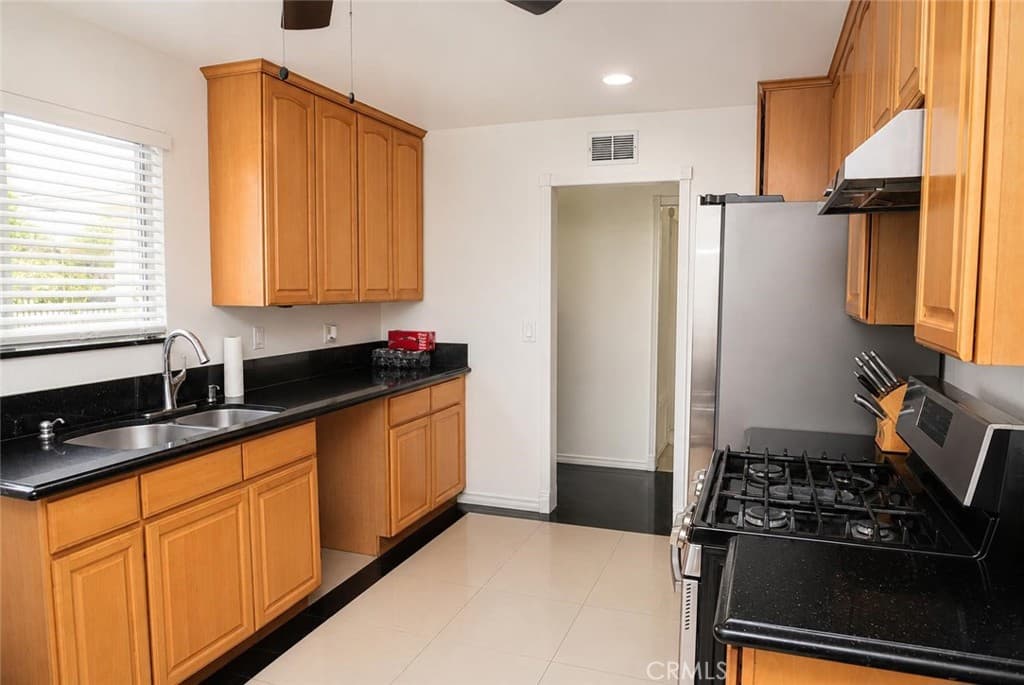 Home at 1134 Hermosa Avenue, Pomona — photo 11 of 12