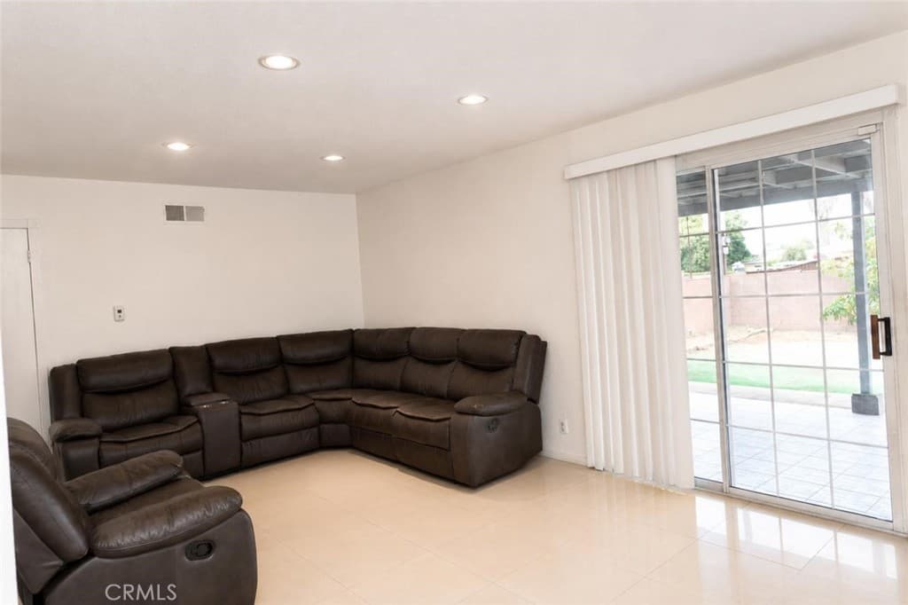 Home at 1134 Hermosa Avenue, Pomona — photo 6 of 12