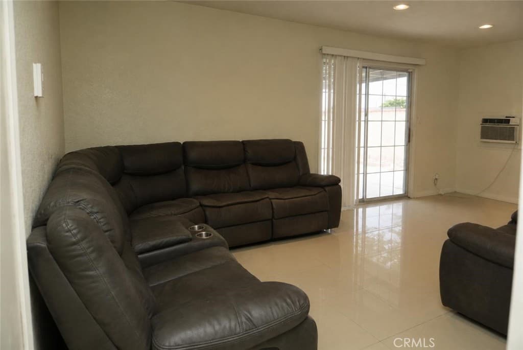 Home at 1134 Hermosa Avenue, Pomona — photo 7 of 12