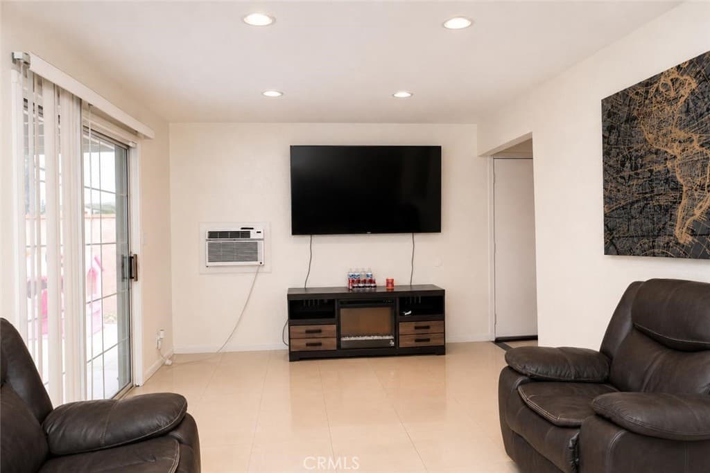 Home at 1134 Hermosa Avenue, Pomona — photo 8 of 12