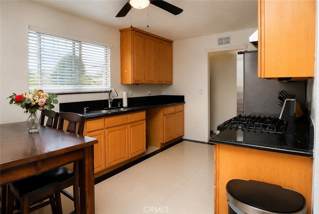 Home at 1134 Hermosa Avenue, Pomona — photo 10 of 12