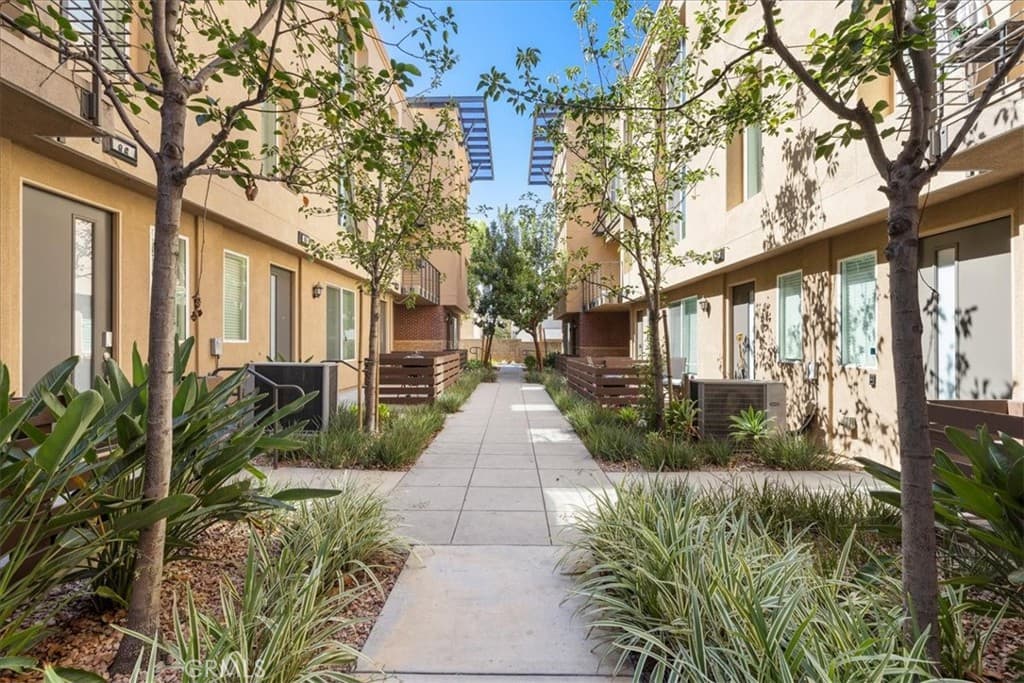 Townhouse at 422 W Route 66 84, Glendora — photo 1 of 12