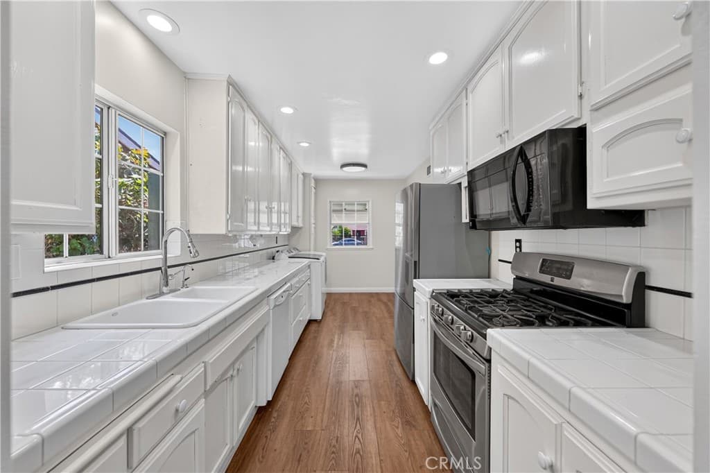 Home at 16123 Montbrook Street, La Puente — photo 10 of 12