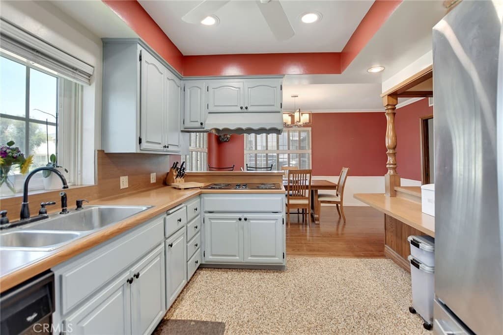 Home at 510 Fernshaw, La Verne — photo 3 of 12