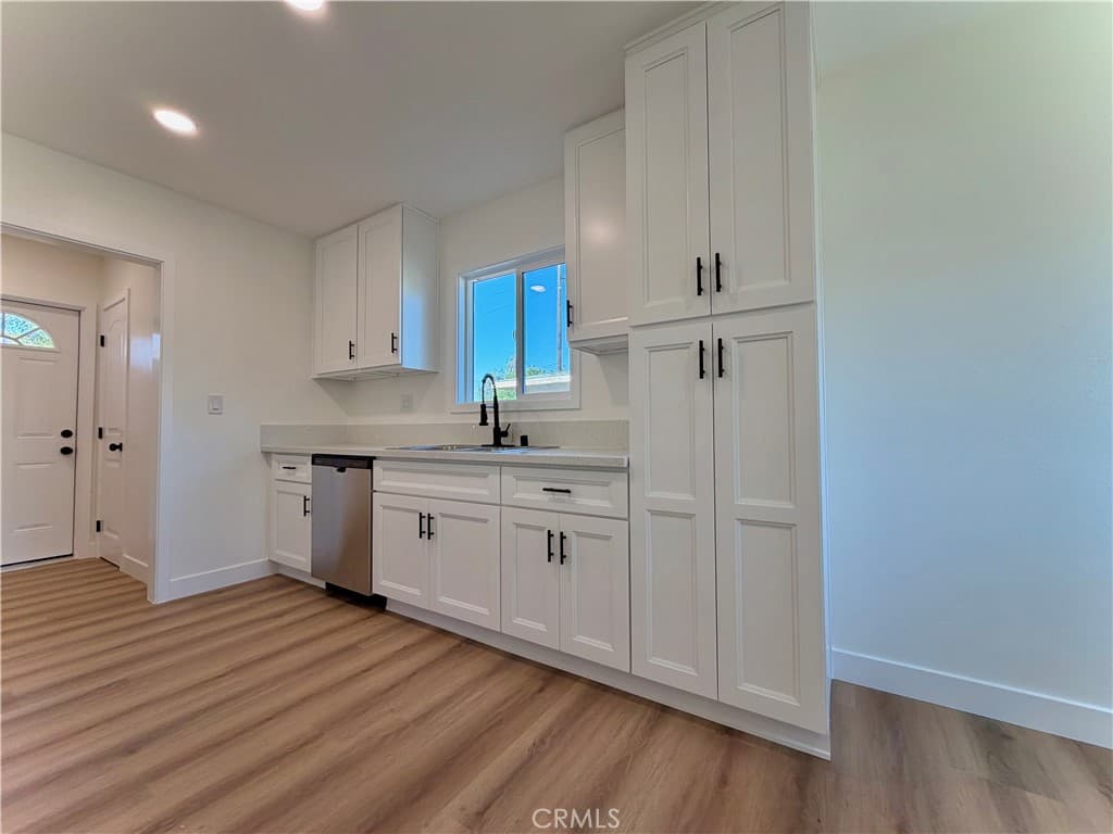 Home at 682 E La Verne Avenue, Pomona — photo 6 of 12