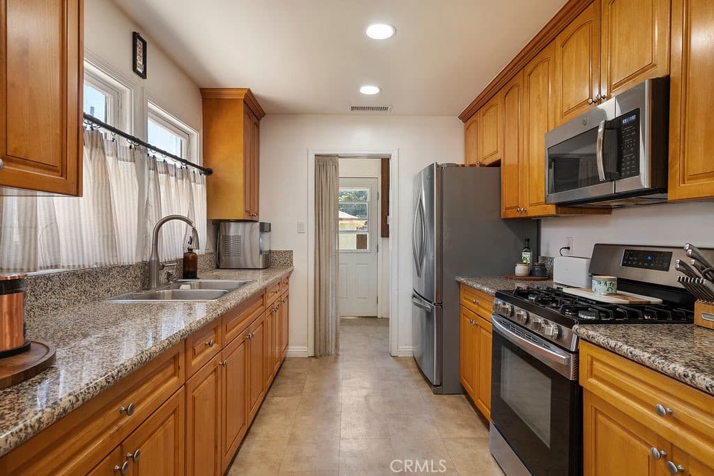 Home at 346 W Artesia, Pomona — photo 9 of 12