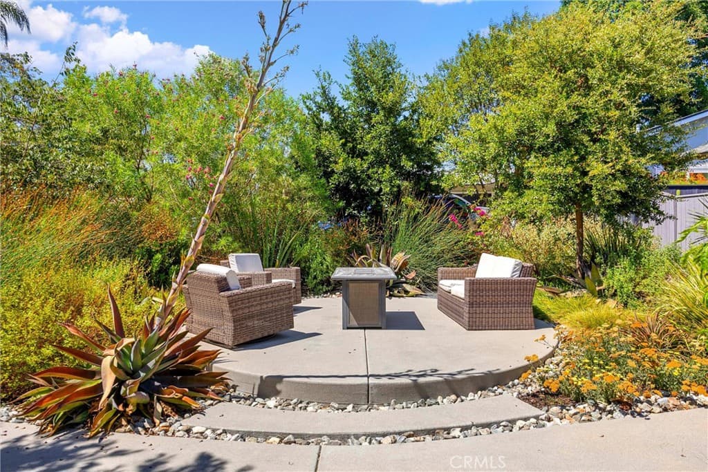 Home at 480 Converse Avenue, Claremont — photo 4 of 12