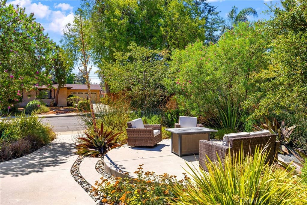 Home at 480 Converse Avenue, Claremont — photo 5 of 12