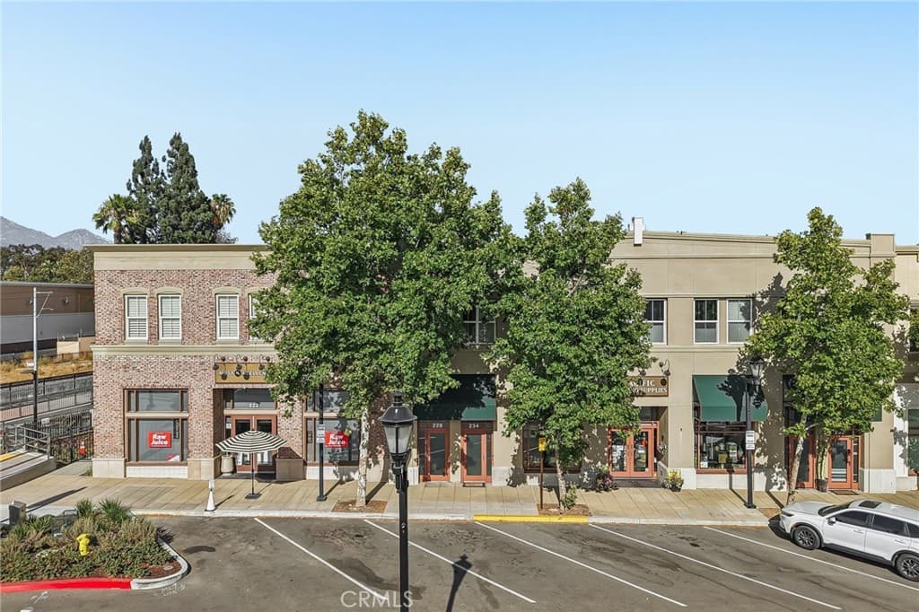 Condo at 228 S San Dimas Avenue, San Dimas — photo 5 of 12