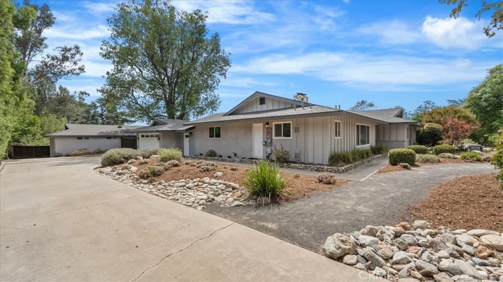 Home at 938 E Pomello Drive, Claremont — photo 3 of 12