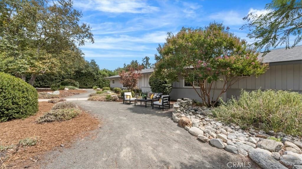Home at 938 E Pomello Drive, Claremont — photo 6 of 12