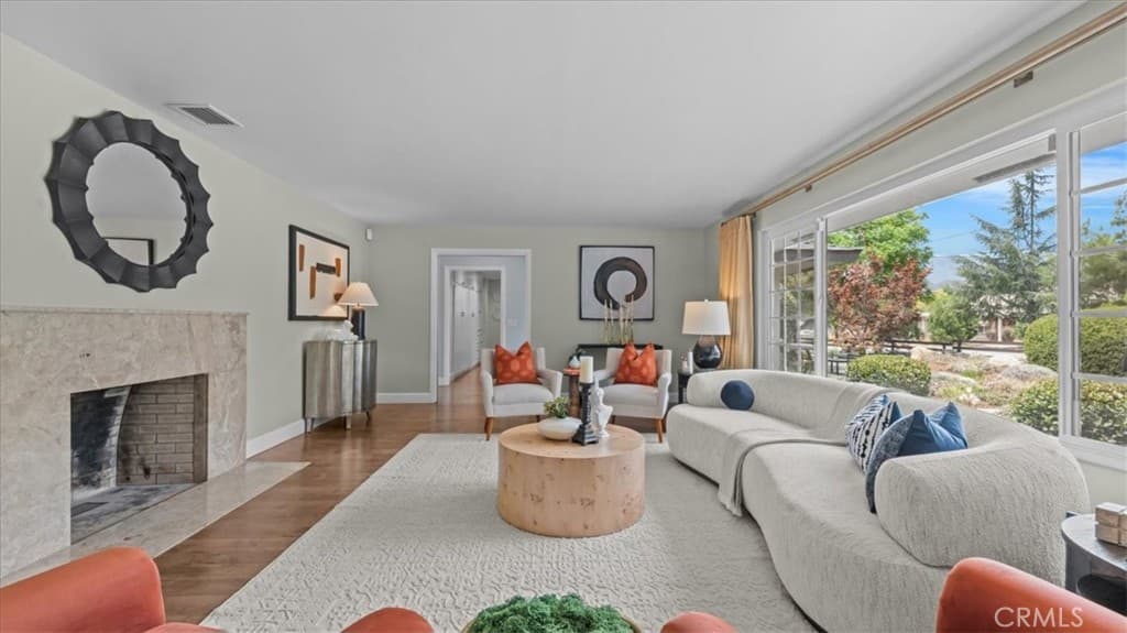 Home at 938 E Pomello Drive, Claremont — photo 9 of 12