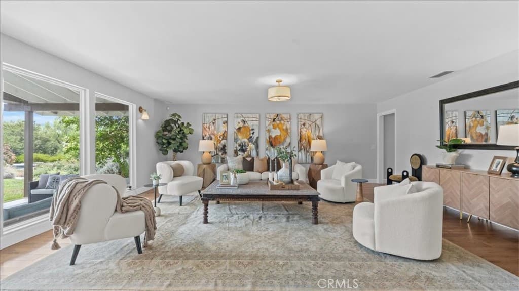 Home at 938 E Pomello Drive, Claremont — photo 10 of 12