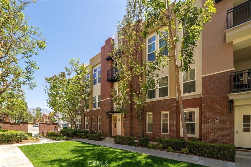 Condo at 704 W 1st Street, Claremont — photo 2 of 12