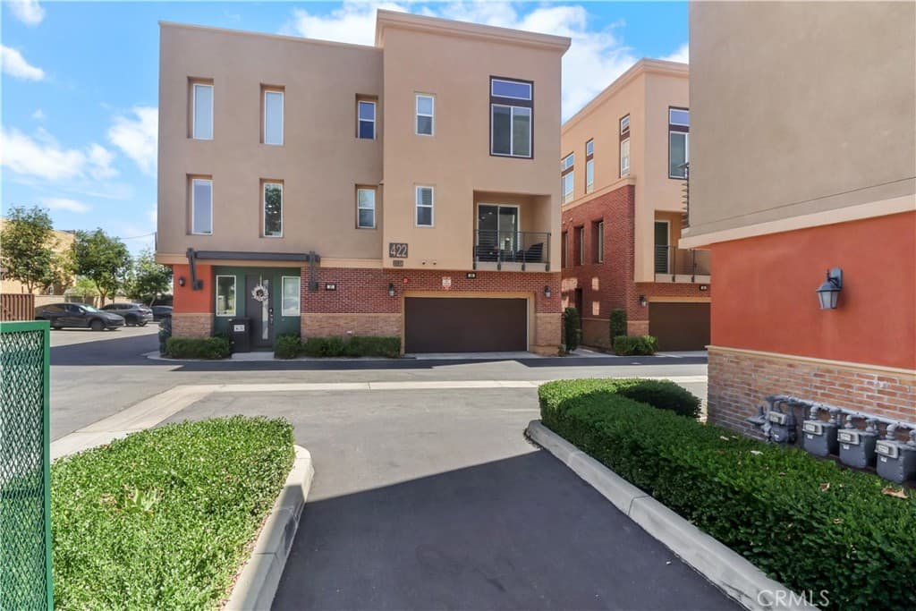 Condo at 422 W Route 66 28, Glendora — photo 2 of 12