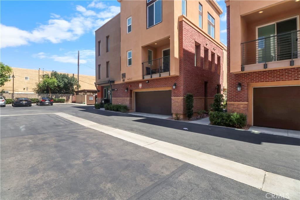 Condo at 422 W Route 66 28, Glendora — photo 3 of 12