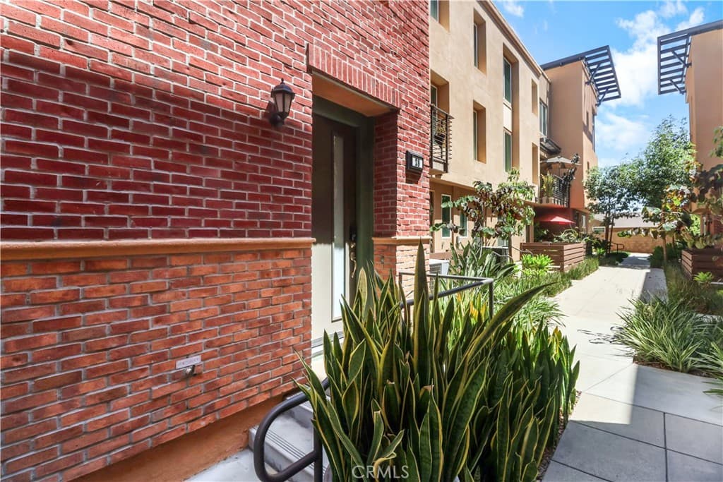 Condo at 422 W Route 66 28, Glendora — photo 4 of 12