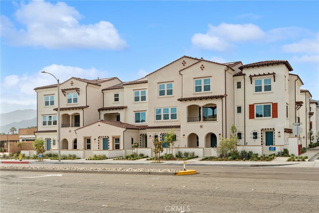 Townhouse at 731 E Route 66, Glendora — photo 3 of 12