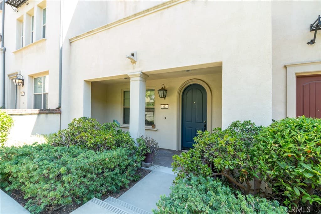 Townhouse at 812 Citrus Court, Claremont — photo 2 of 12