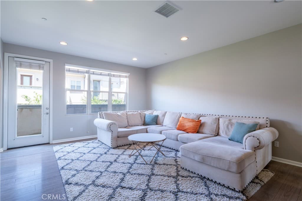 Townhouse at 812 Citrus Court, Claremont — photo 11 of 12