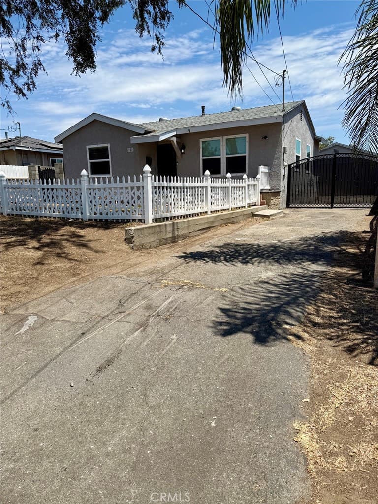 Home at 220 N Orange Avenue, Azusa — photo 5 of 12