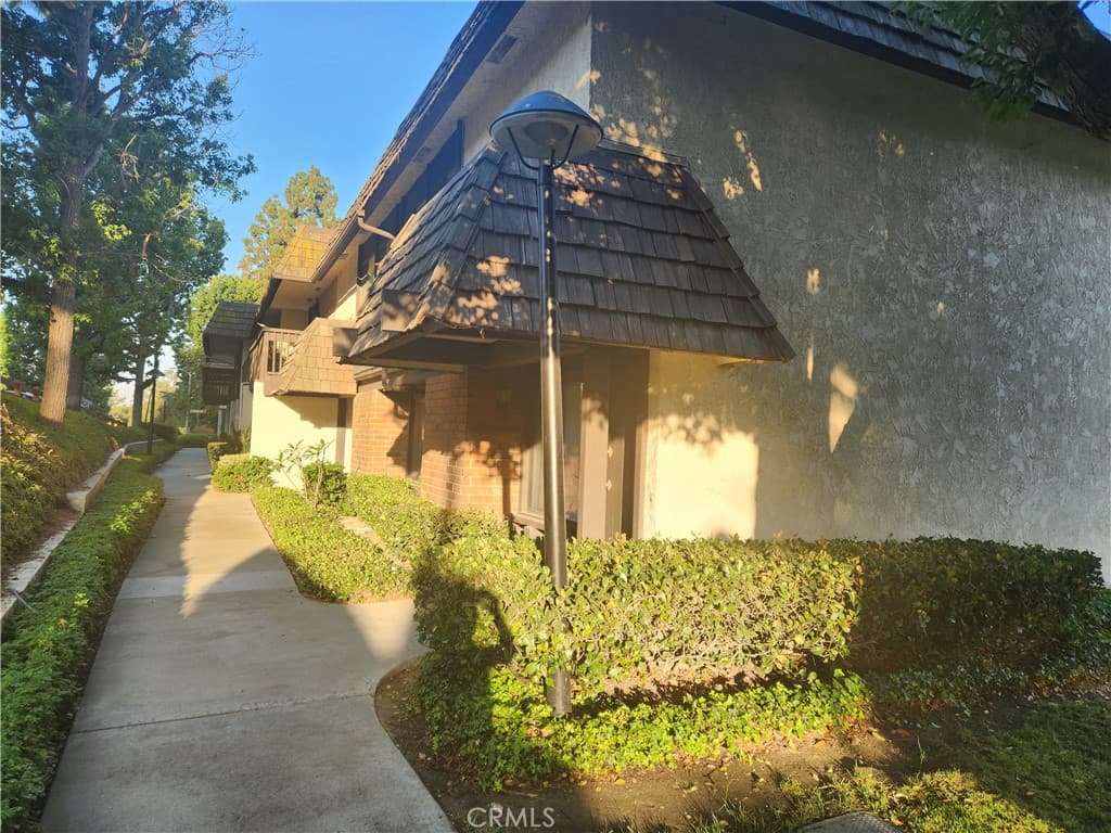 Townhouse at 607 Briarwood, San Dimas — photo 2 of 3