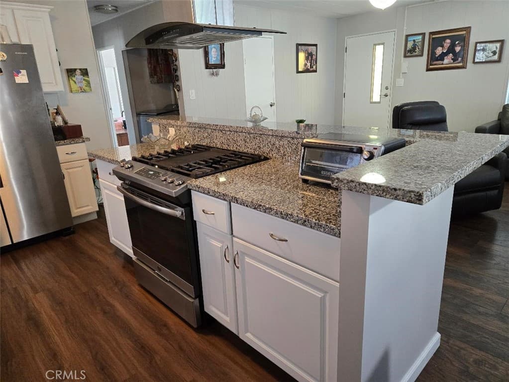 Home at 840 E Foothill Boulevard 17, Azusa — photo 3 of 12