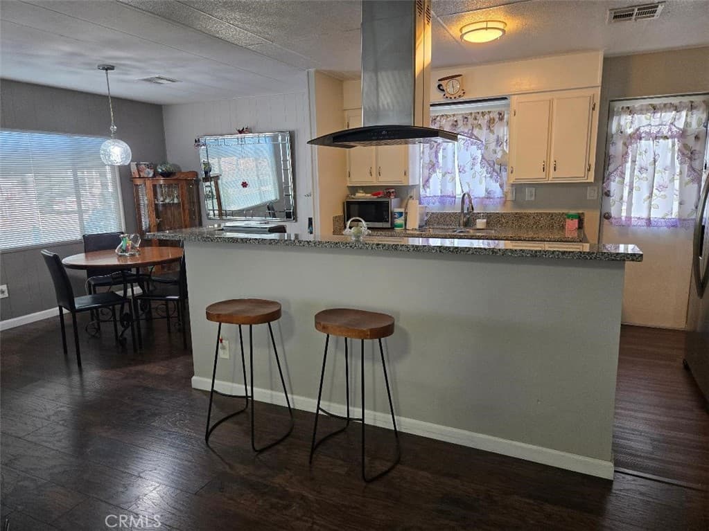 Home at 840 E Foothill Boulevard 17, Azusa — photo 5 of 12