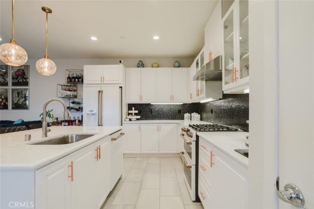 Condo at 1018 Newberry Lane, Claremont — photo 8 of 12