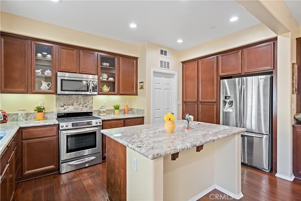 Townhouse at 729 Park View Terrace, Glendora — photo 11 of 12