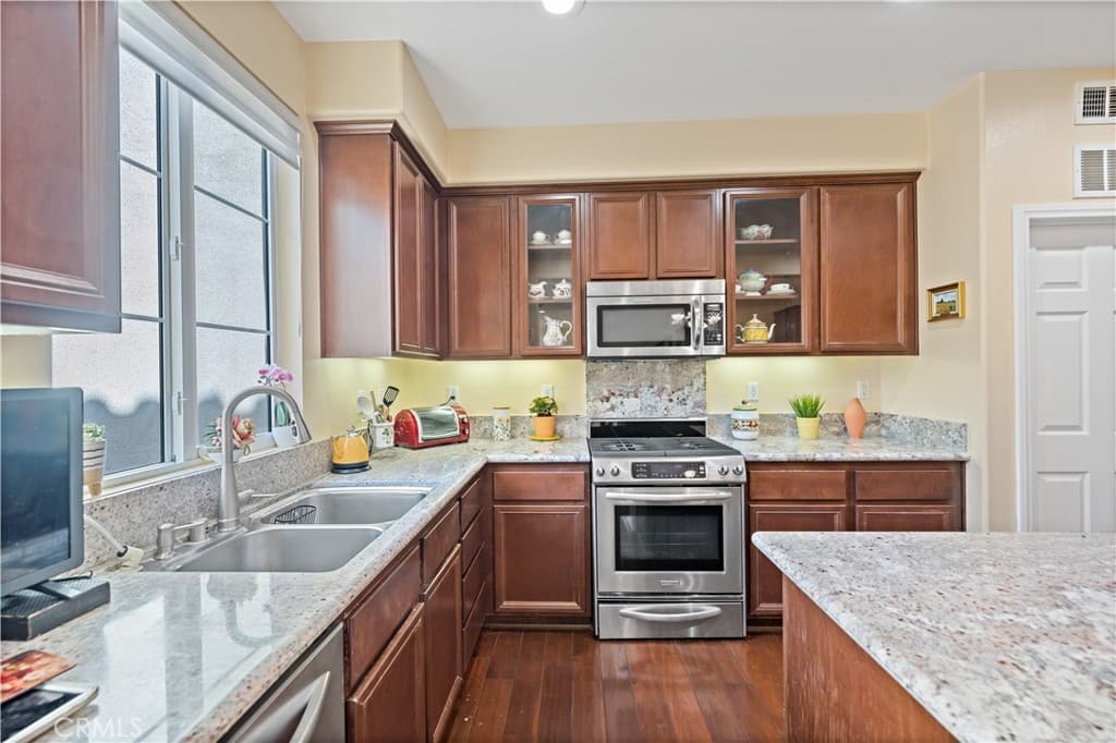 Townhouse at 729 Park View Terrace, Glendora — photo 12 of 12