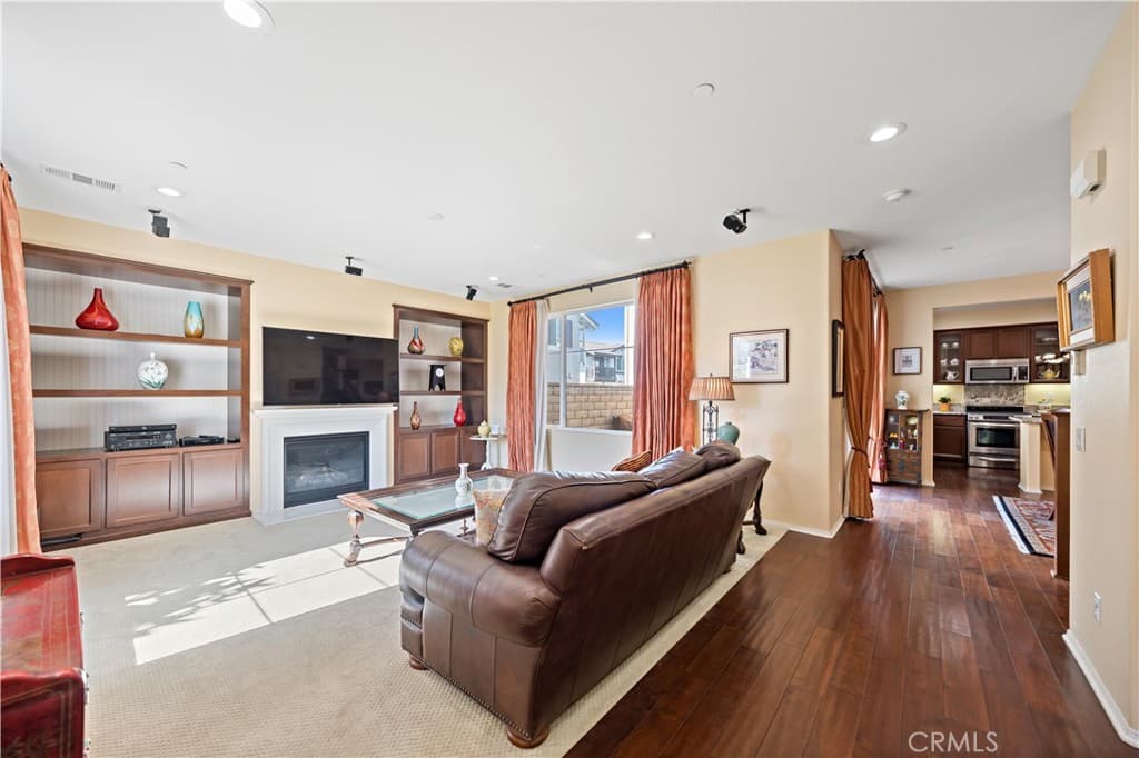 Townhouse at 729 Park View Terrace, Glendora — photo 6 of 12