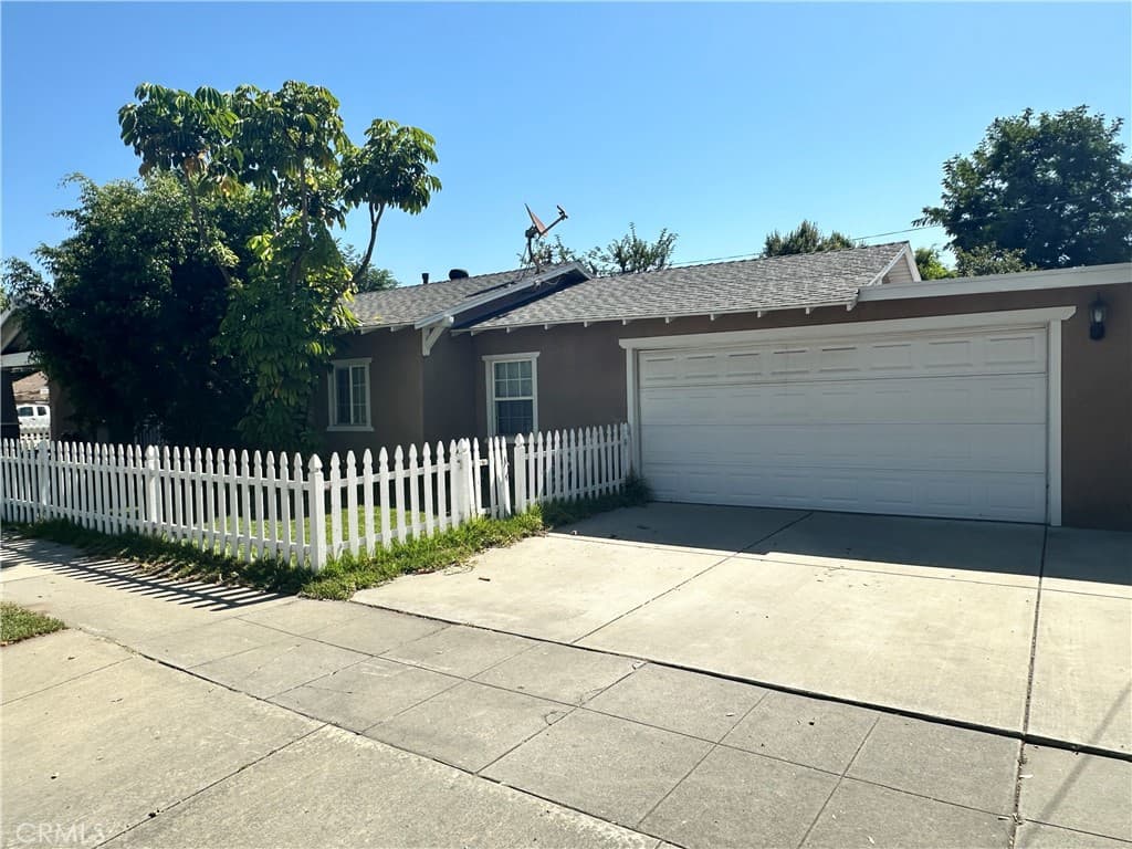 Home at 1044 N Sunset, Azusa — photo 3 of 12