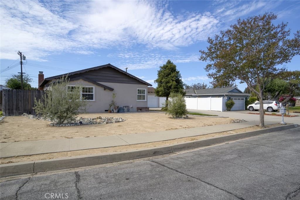 Home at 128 W Gaillard Street, Glendora — photo 3 of 12