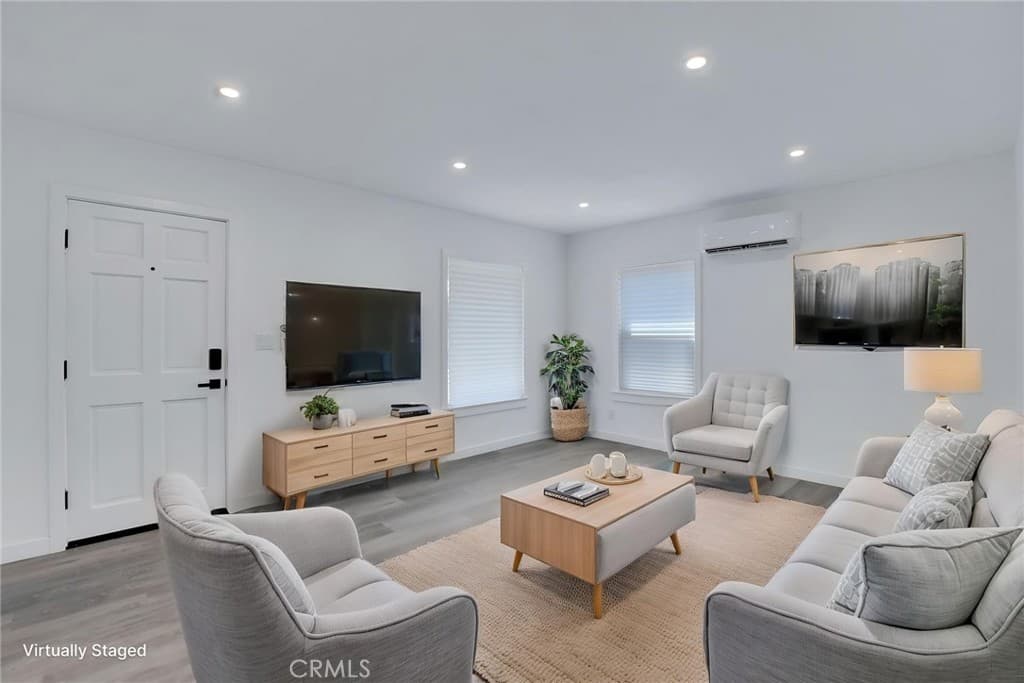 Home at 315 N San Jose, Covina — photo 2 of 12