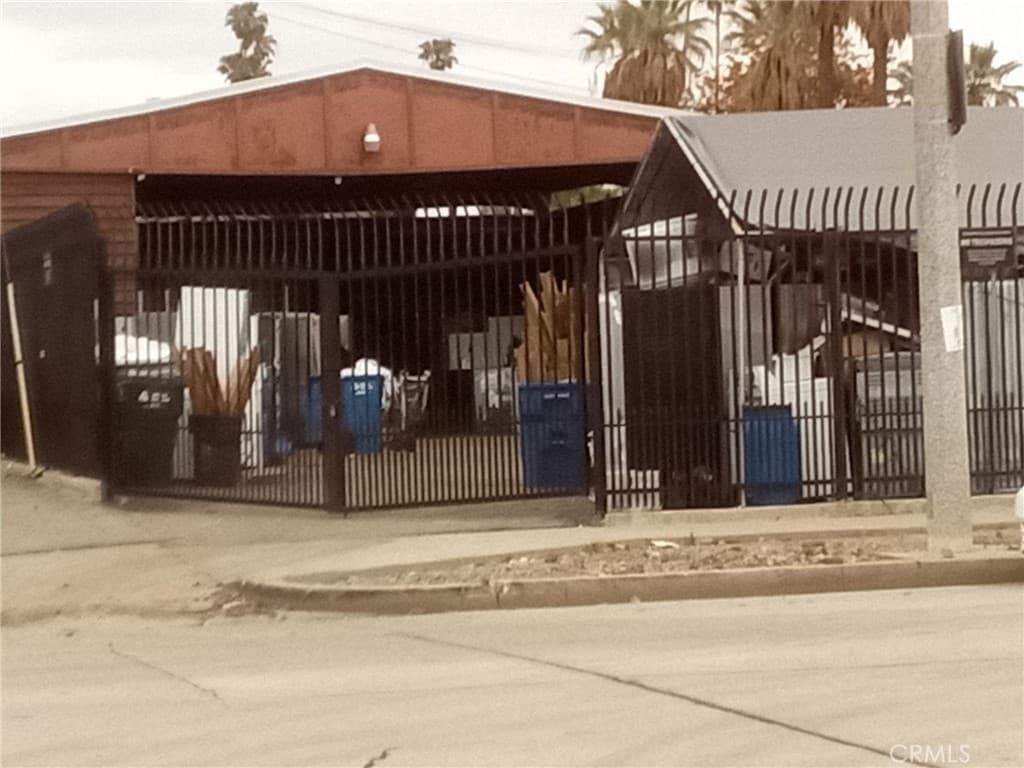 Commercial at 1091 W 2nd, Pomona — photo 3 of 7