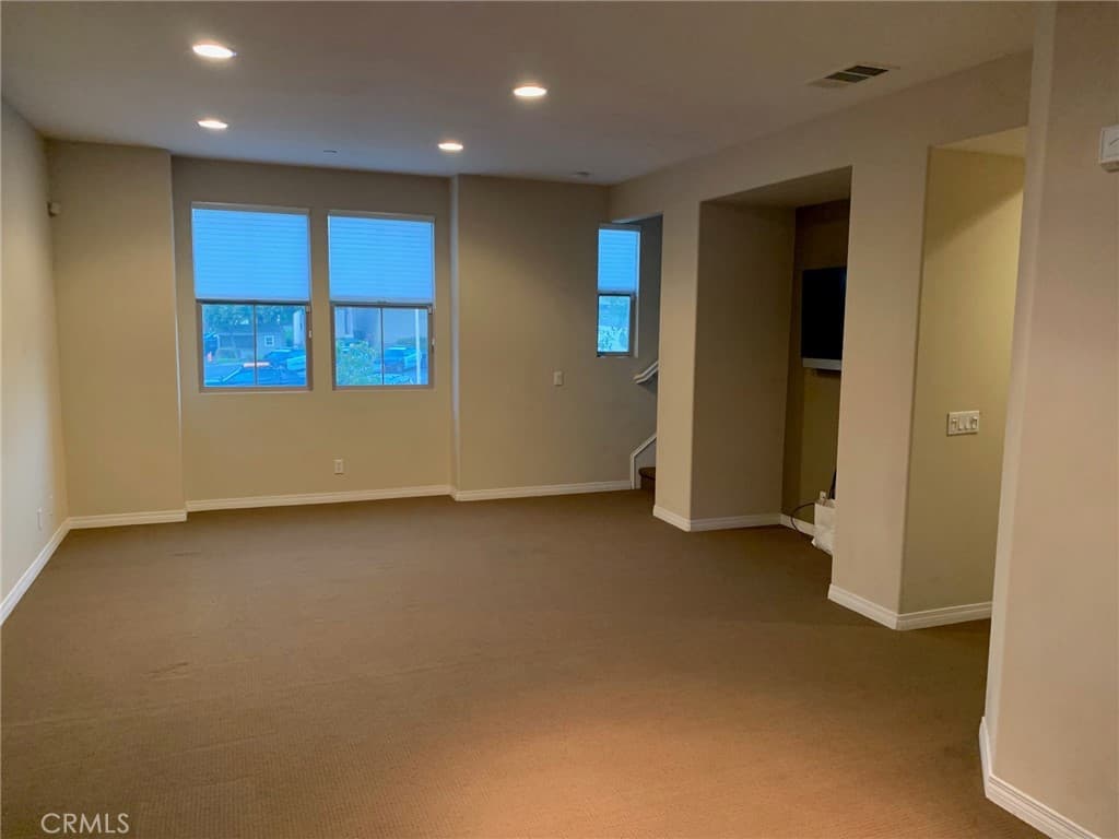 Condo at 608 Asbury Drive, Claremont — photo 4 of 9