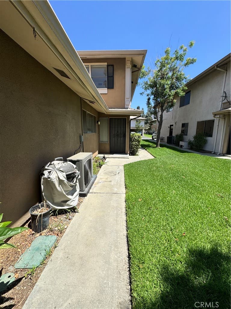 Condo at 989 W Sierra Madre, Azusa — photo 2 of 10