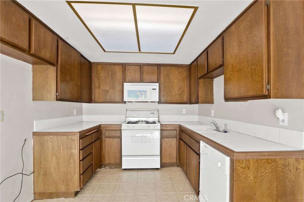 Condo at 848 W Sierra Madre Avenue 1, Azusa — photo 11 of 12