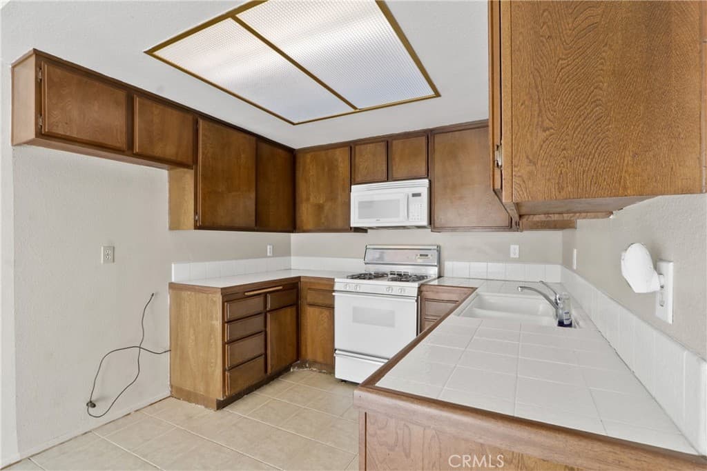 Condo at 848 W Sierra Madre Avenue 1, Azusa — photo 12 of 12