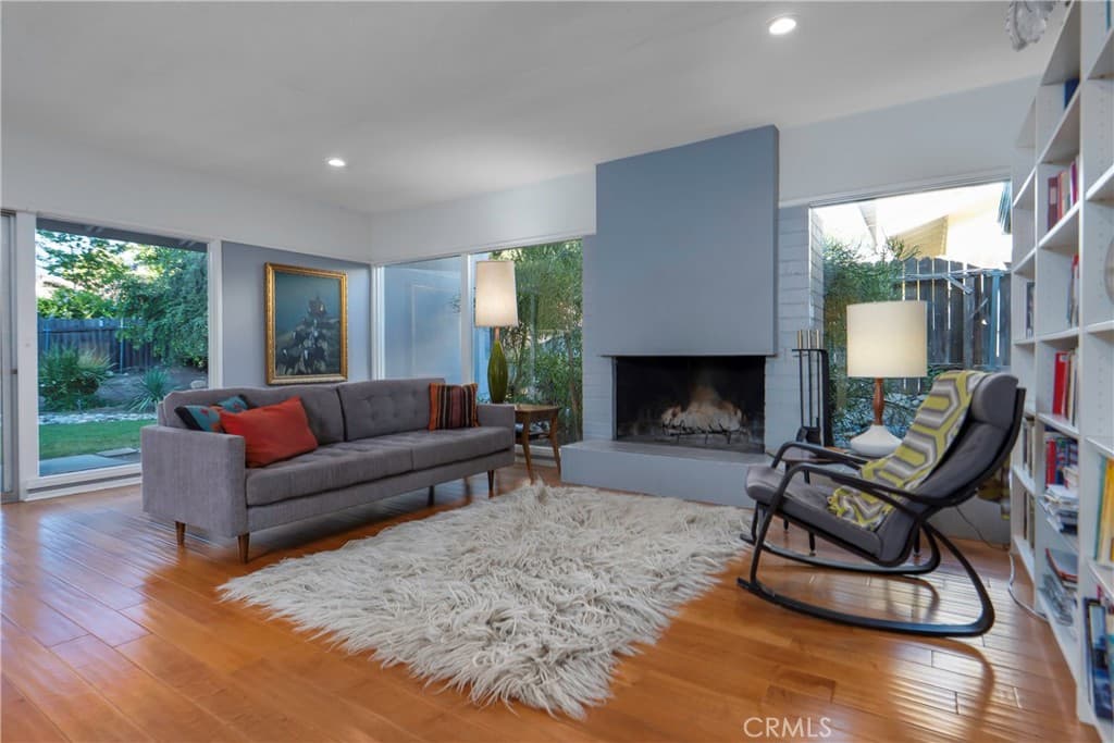 Home at 425 Bowling Green Drive, Claremont — photo 4 of 12