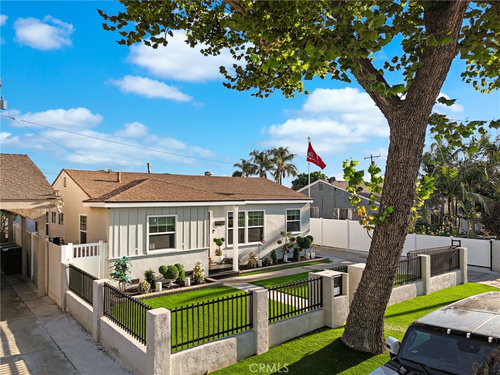 Home at 10430 Thienes, South El Monte — photo 3 of 12