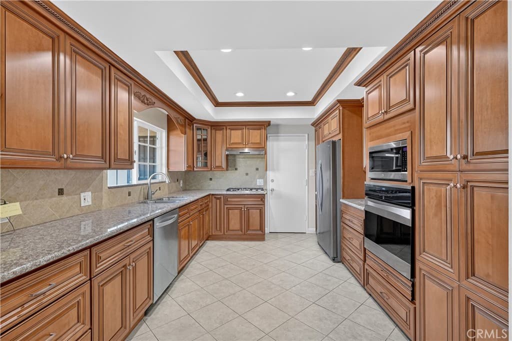 Home at 2134 Baseline Road, La Verne — photo 9 of 12