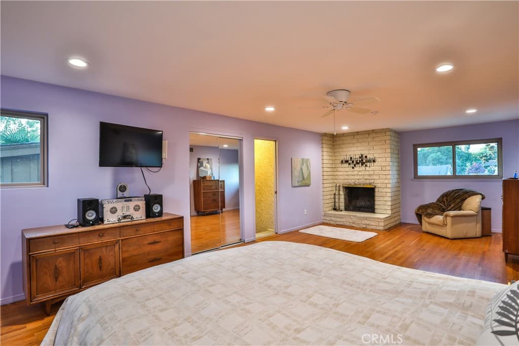 Home at 846 W 10th Street, Claremont — photo 4 of 12