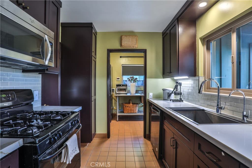 Home at 846 W 10th Street, Claremont — photo 6 of 12