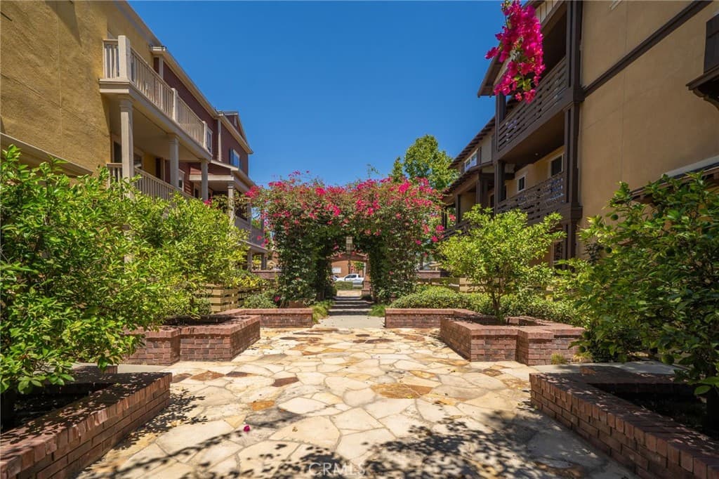 Condo at 323 S Glendora Avenue, Glendora — photo 2 of 12