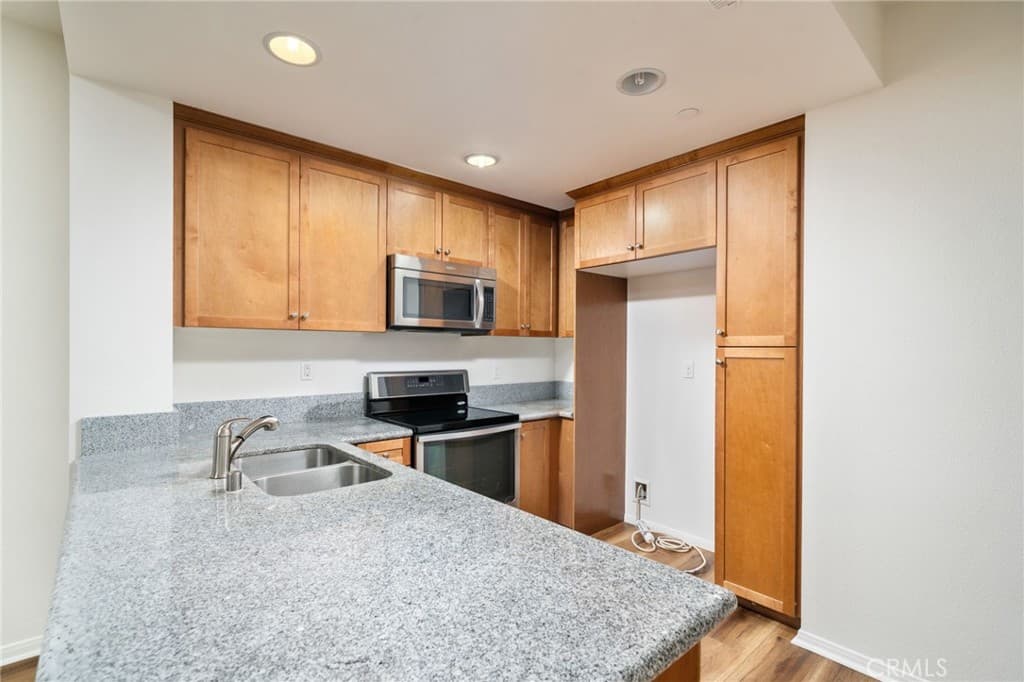 Condo at 323 S Glendora Avenue, Glendora — photo 11 of 12