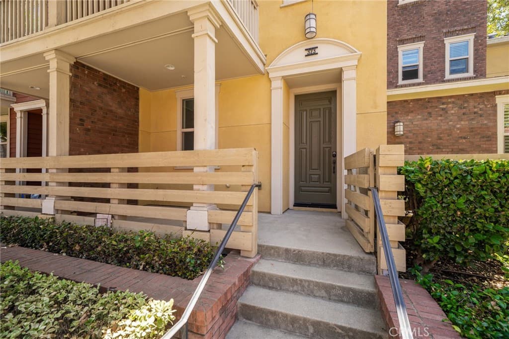 Condo at 323 S Glendora Avenue, Glendora — photo 5 of 12
