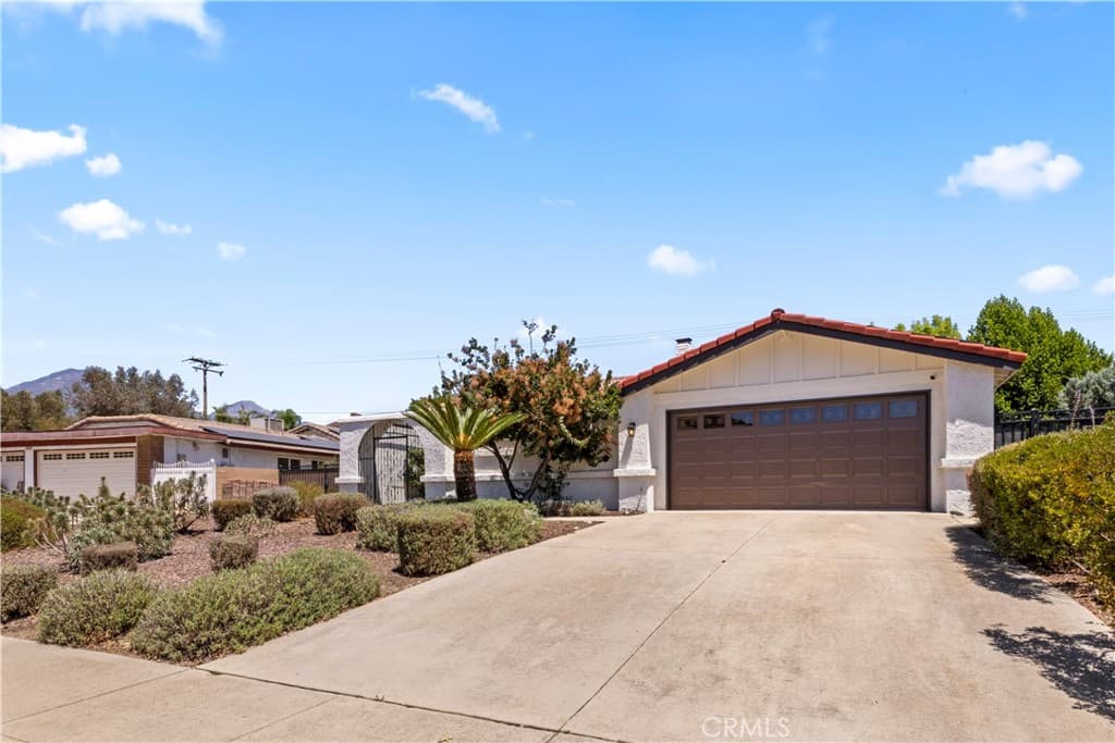 Home at 208 Armstrong, Claremont — photo 5 of 12